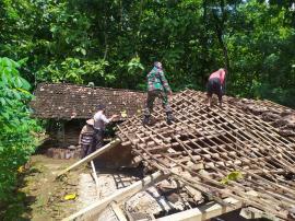 Kerjabakti bersama di Rumah Roboh